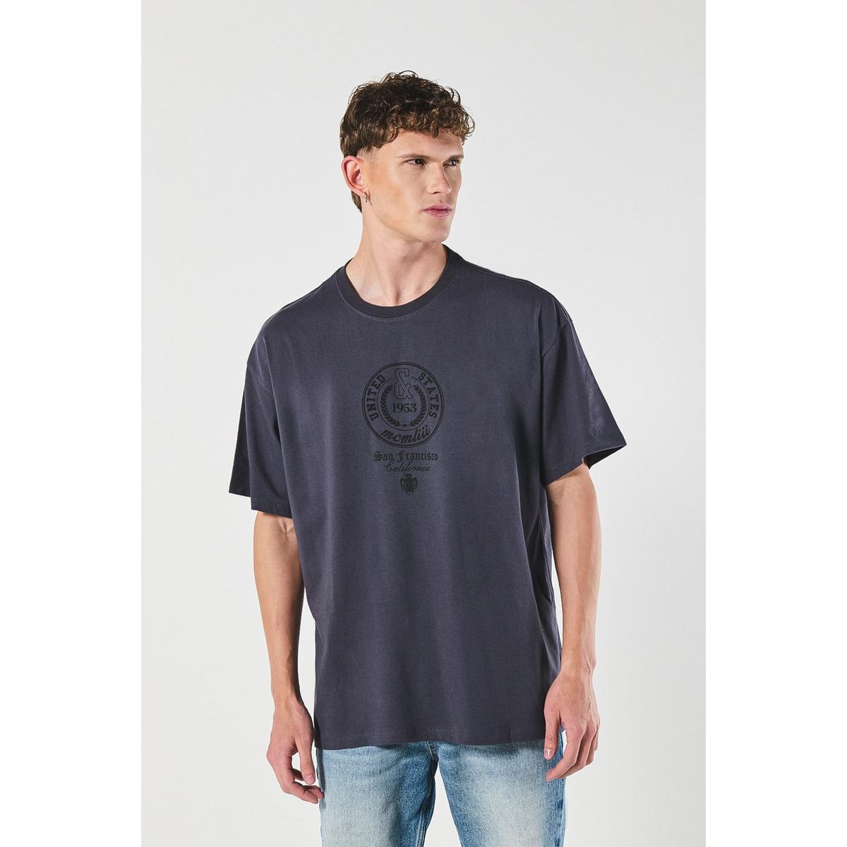 KOAJ - KOAJ Camiseta manga corta oversize gris oscura con arte col Hombre