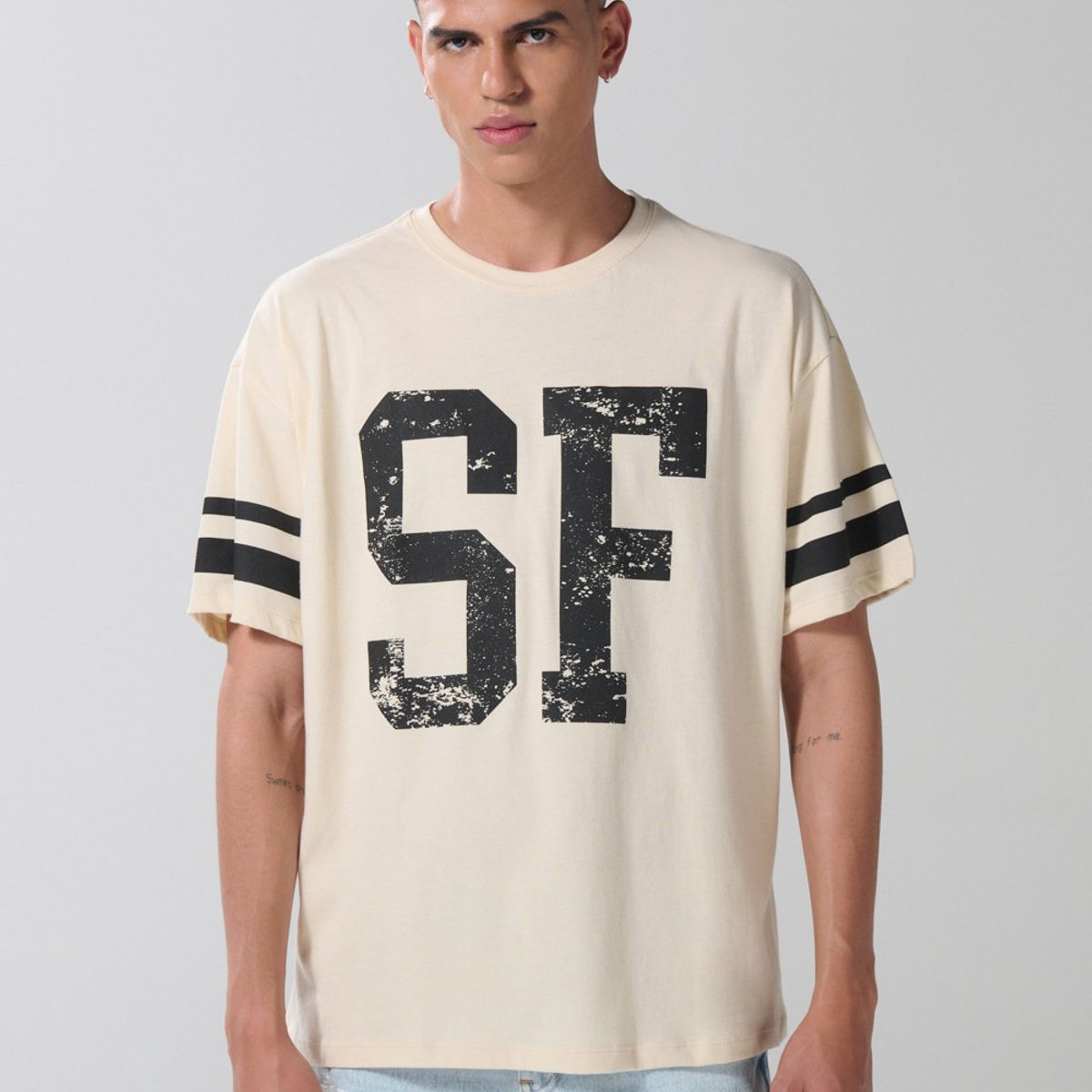KOAJ - KOAJ Camiseta kaki clara college oversize con cuello redond Hombre