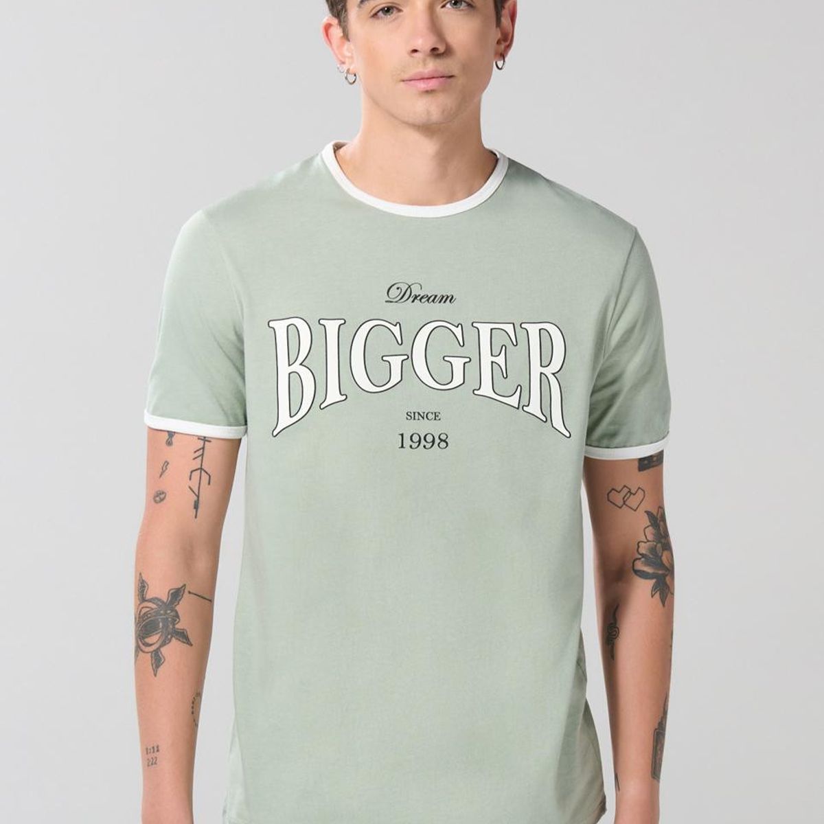 KOAJ - KOAJ Camiseta college verde clara con contrastes y manga co Hombre