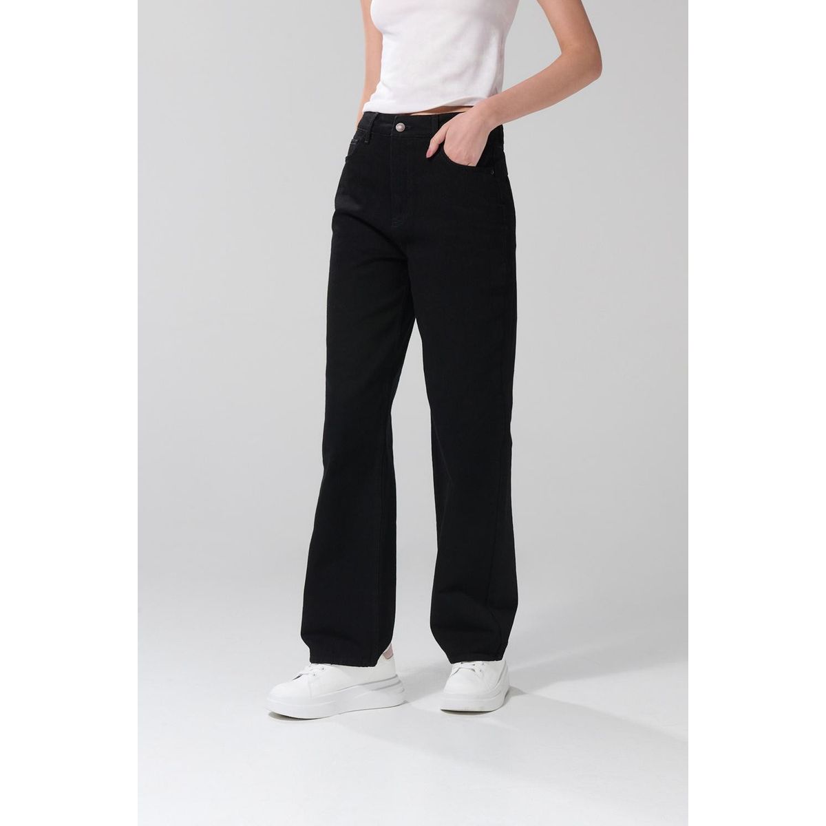 KOAJ - KOAJ Jean tiro alto 90´S negro con bota recta y bolsillos Mujer
