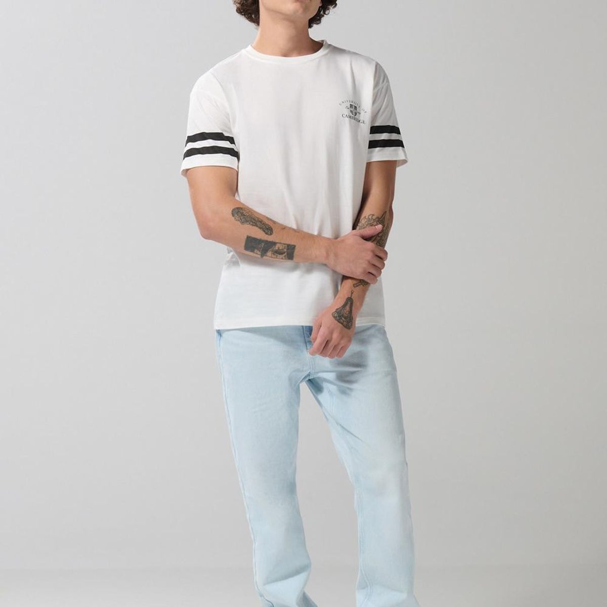 KOAJ - KOAJ Camiseta cuello redondo crema con diseños de Cambridge Hombre