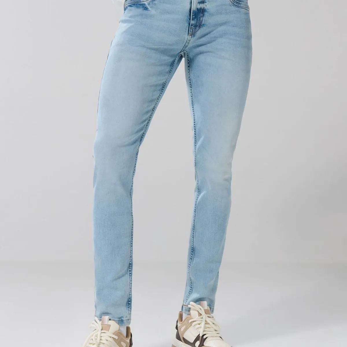 KOAJ - KOAJ Jean ajustado skinny tiro bajo con bolsillos azul clar Hombre