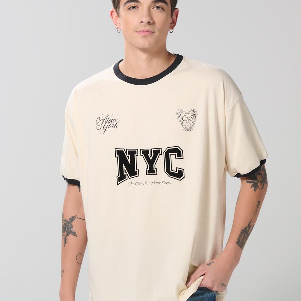 KOAJ - KOAJ Camiseta oversize kaki manga corta con arte college Hombre