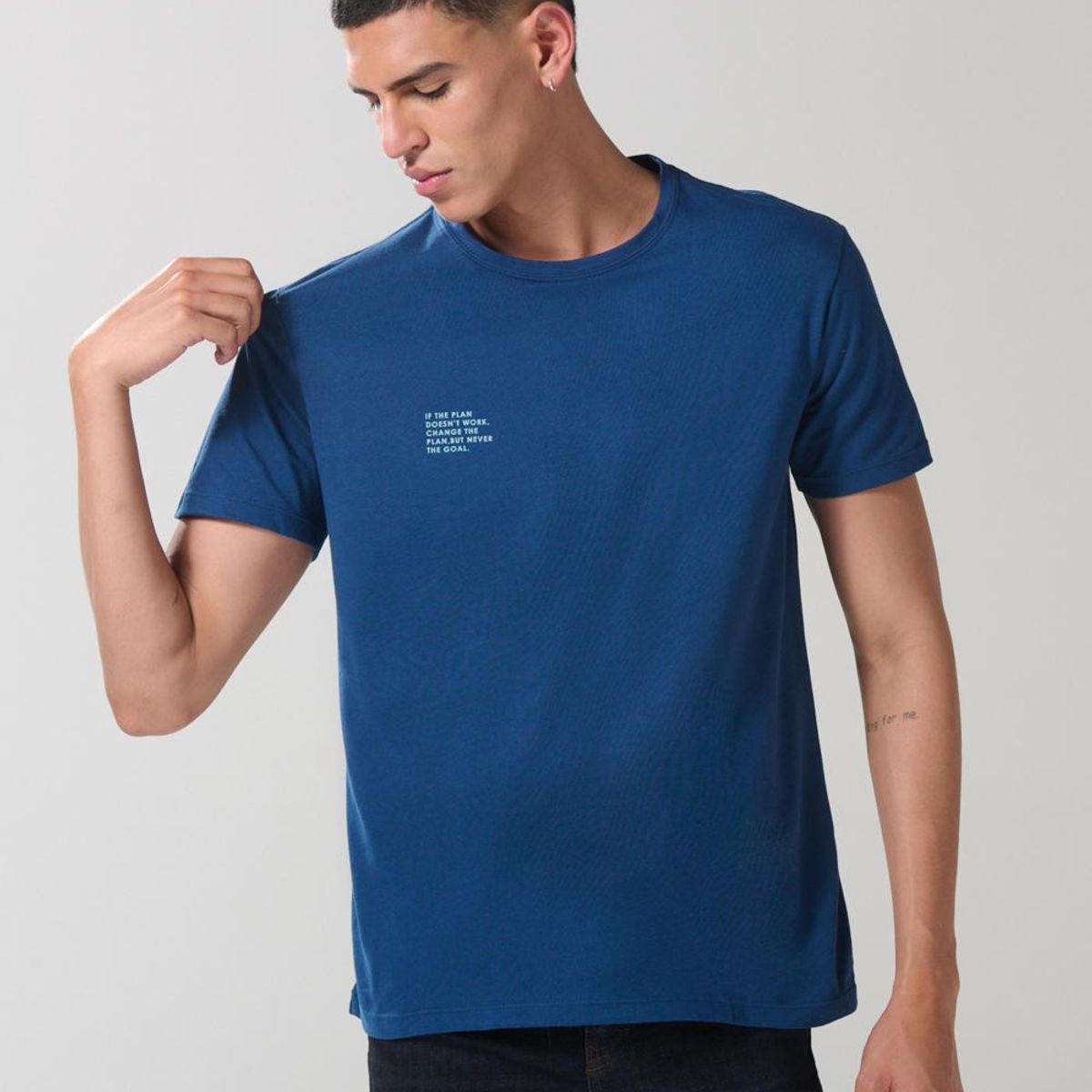 KOAJ - KOAJ Camiseta unicolor con texto minimalista y manga corta Hombre