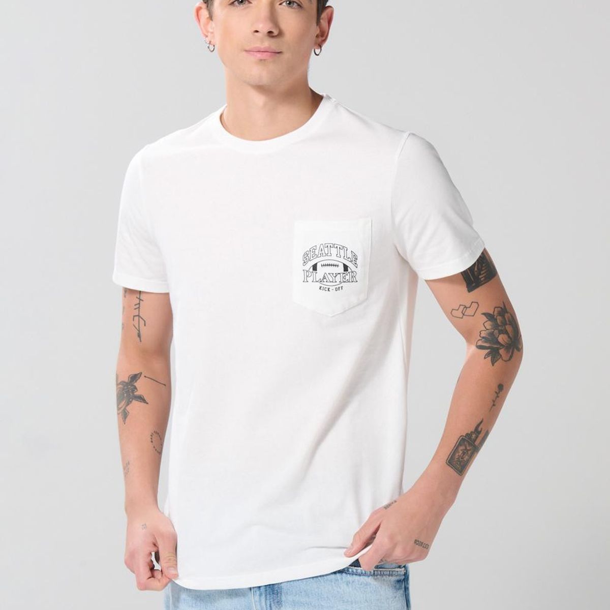 KOAJ - KOAJ Camiseta college crema clara manga corta con bolsillo Hombre