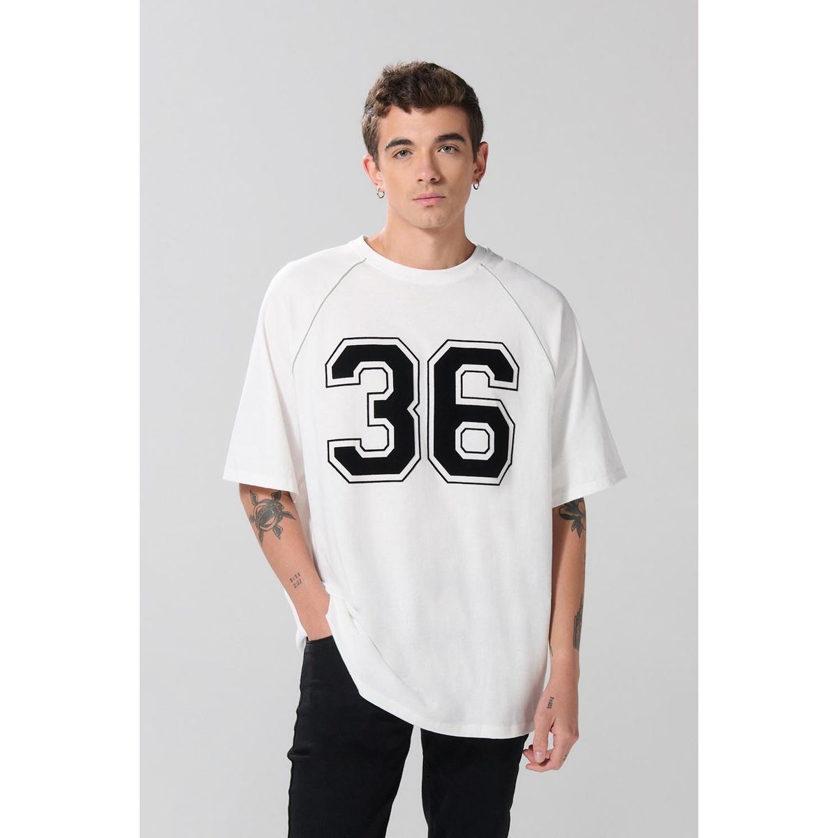 KOAJ - KOAJ Camiseta manga ranglan oversize crema clara college Hombre