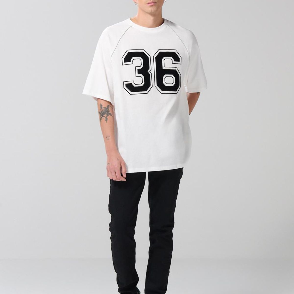 KOAJ - KOAJ Camiseta manga ranglan oversize crema clara college Hombre
