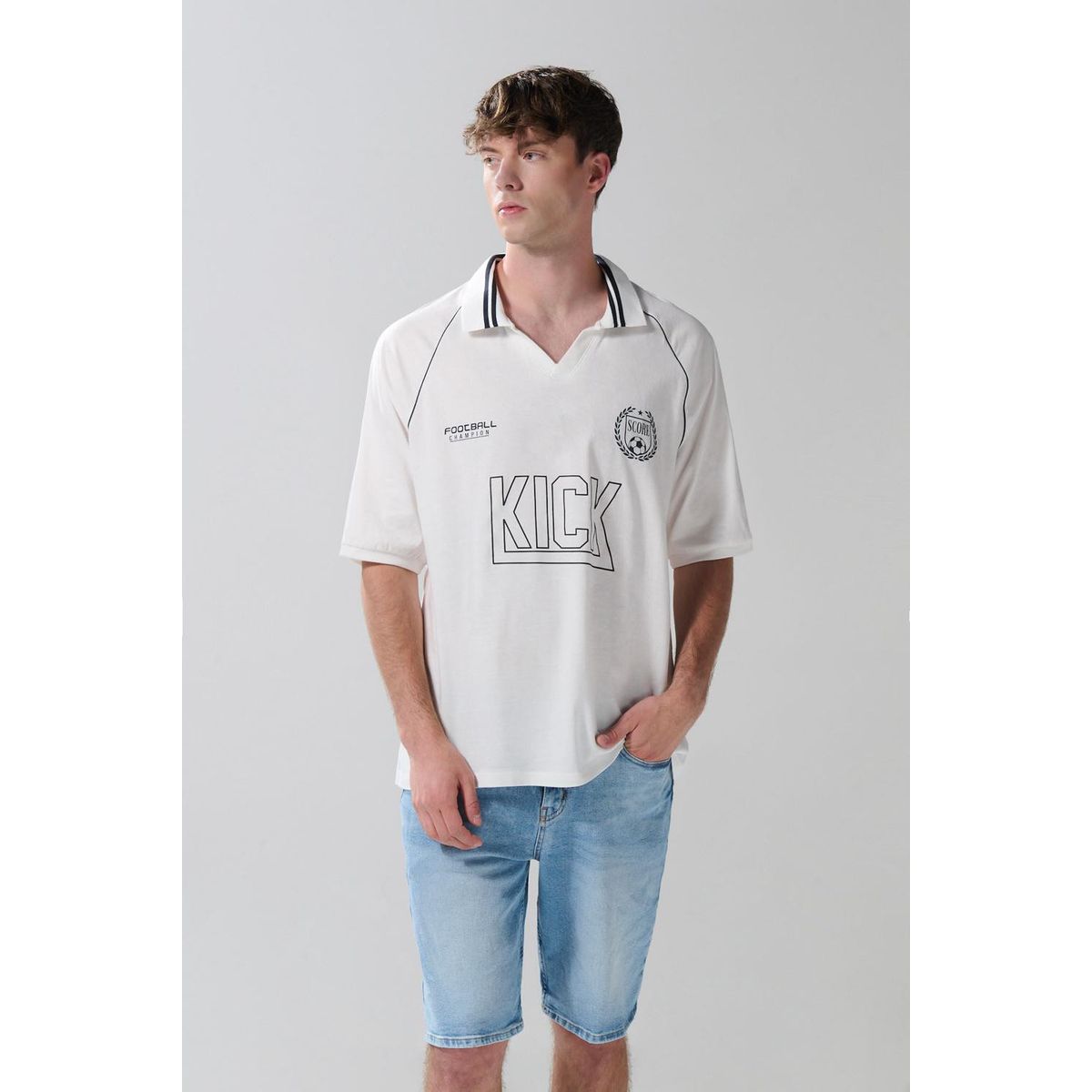 KOAJ - KOAJ Camiseta college deportiva oversize crema con manga co Hombre