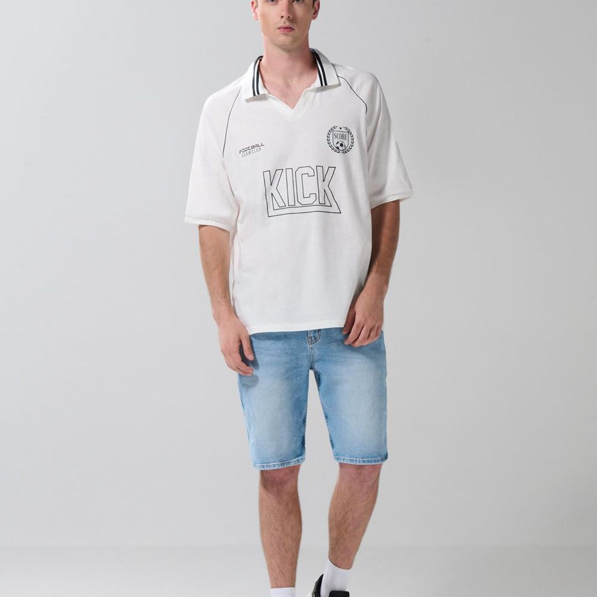 KOAJ - KOAJ Camiseta college deportiva oversize crema con manga co Hombre
