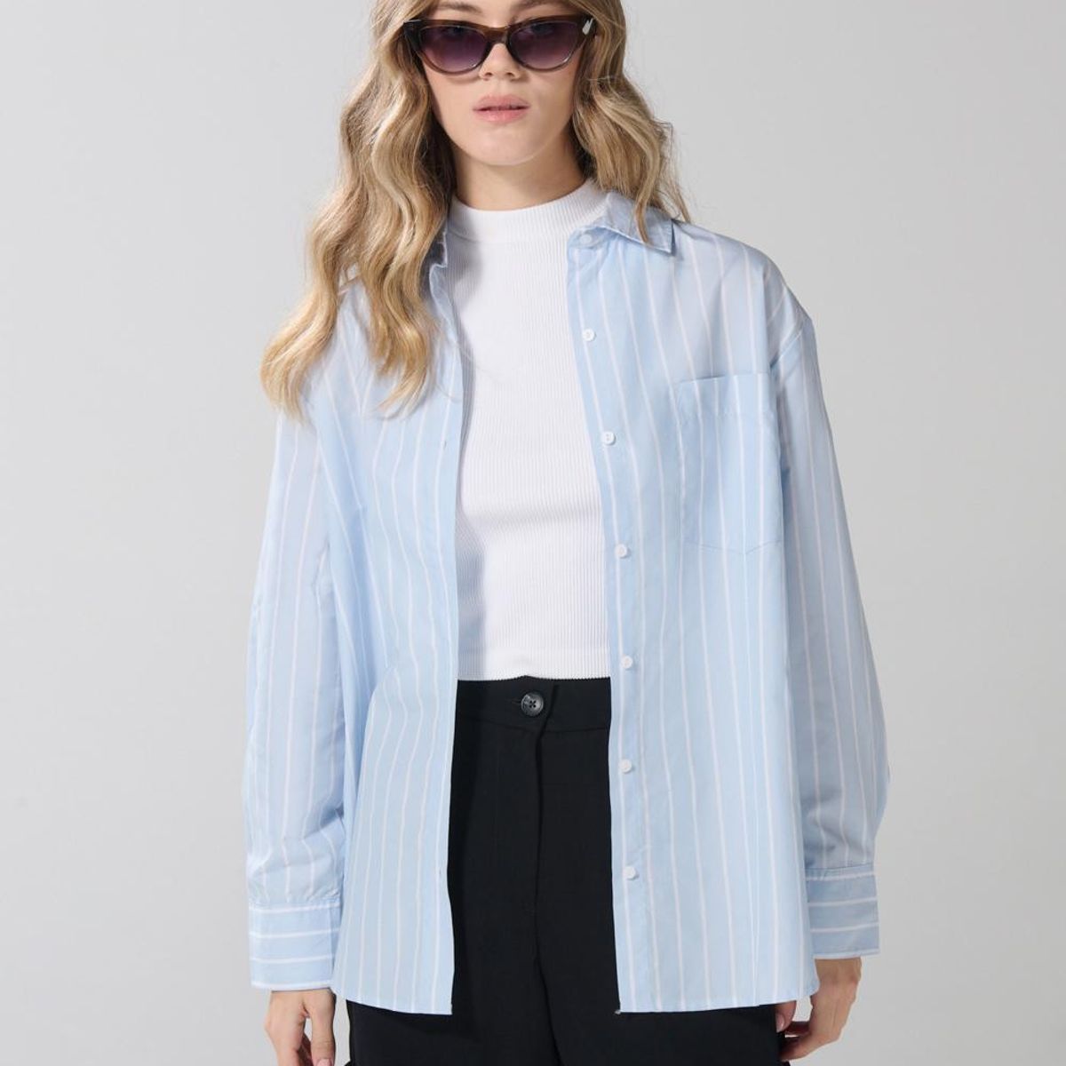 KOAJ - KOAJ Blusa manga larga a rayas unicolor oversize con bolsil Mujer