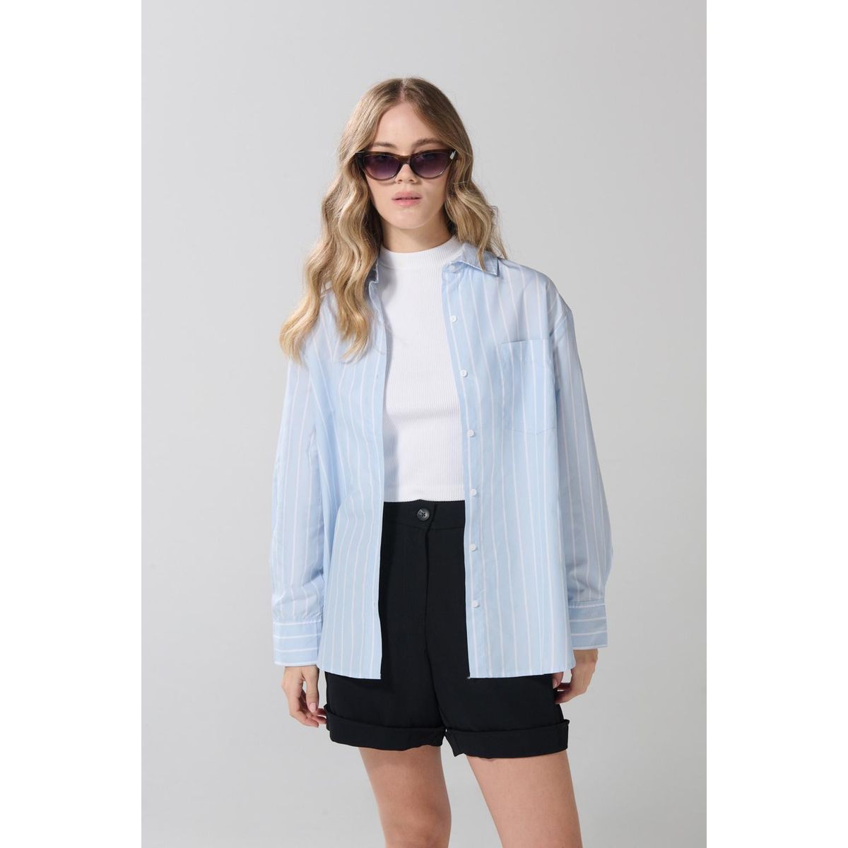 KOAJ - KOAJ Blusa manga larga a rayas unicolor oversize con bolsil Mujer