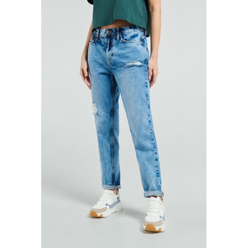 KOAJ - KOAJ Jean azul claro tipo boyfriend con rotos, bota recta y ti MUJER