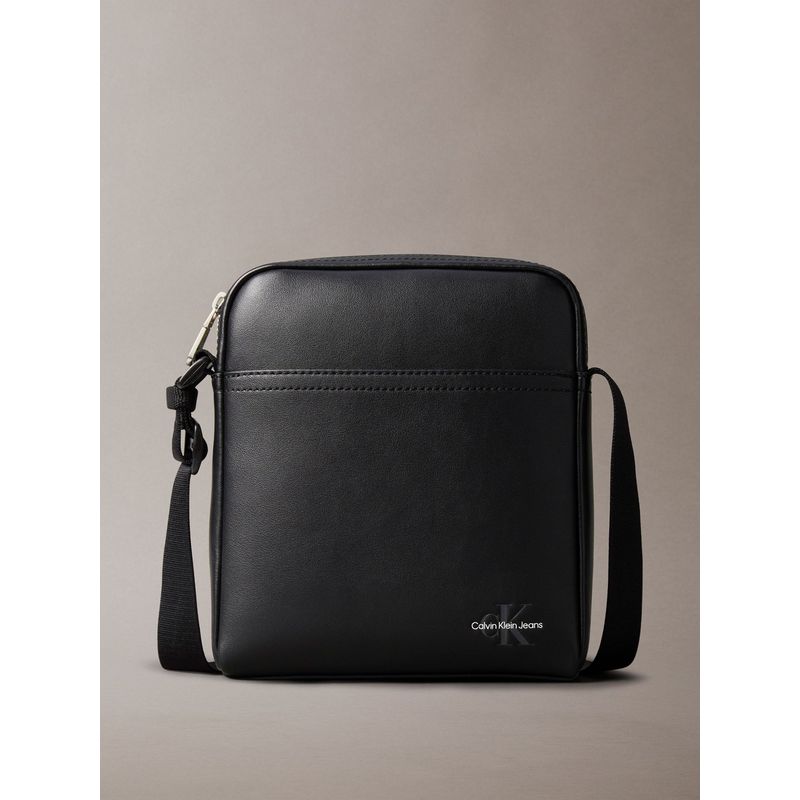 CALVIN KLEIN - Bolso negro reporter con logotipo Calvin Klein