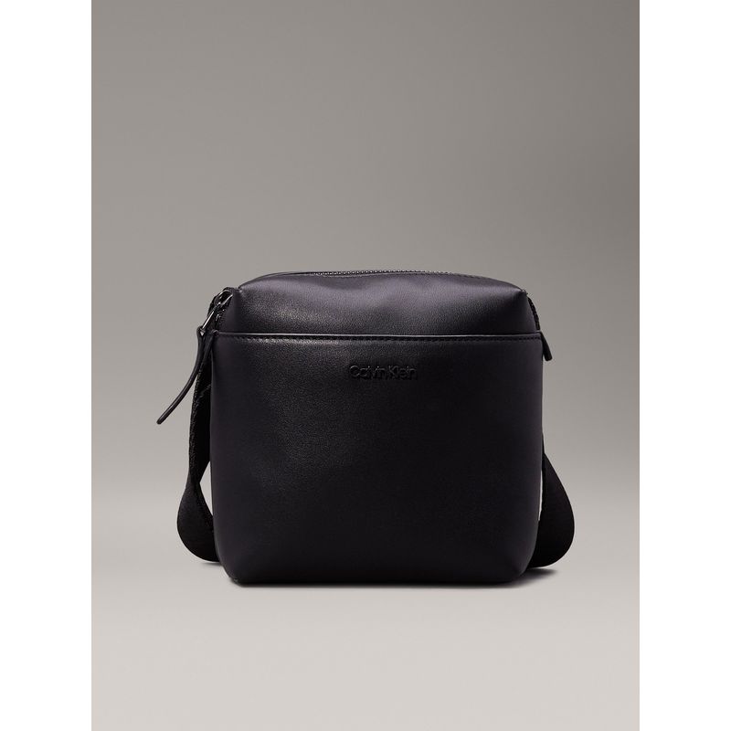 CALVIN KLEIN - Bolso negro reporter cuadrado Calvin Klein