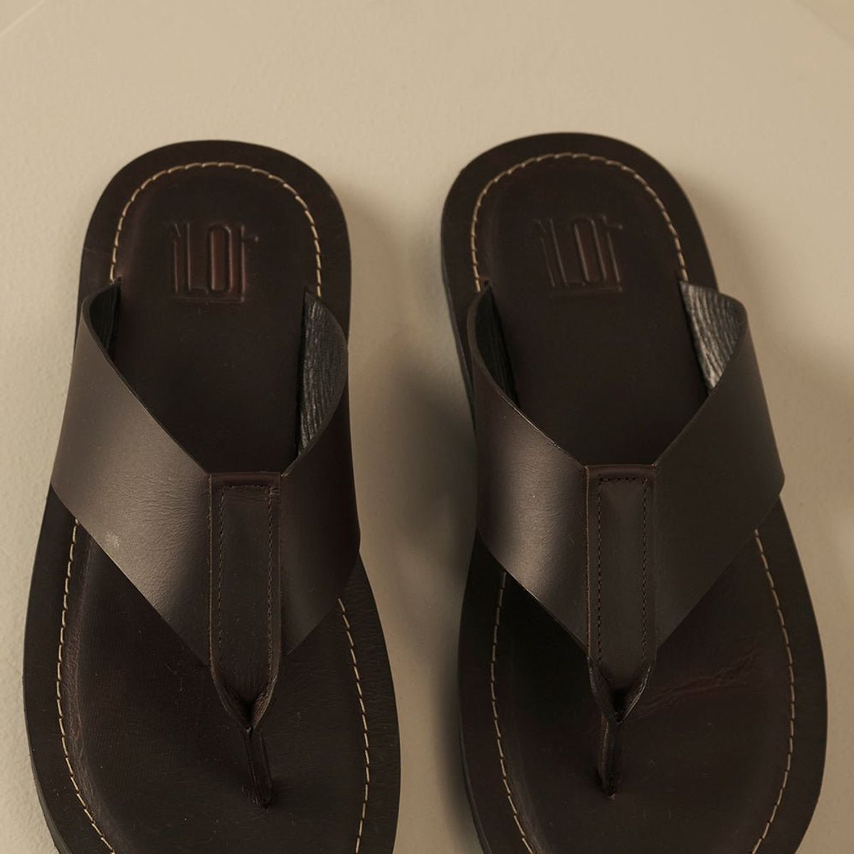 ILOT - SANDALIAS EN CUERO TRES PUNTADAS MARCA ILOT AH40052