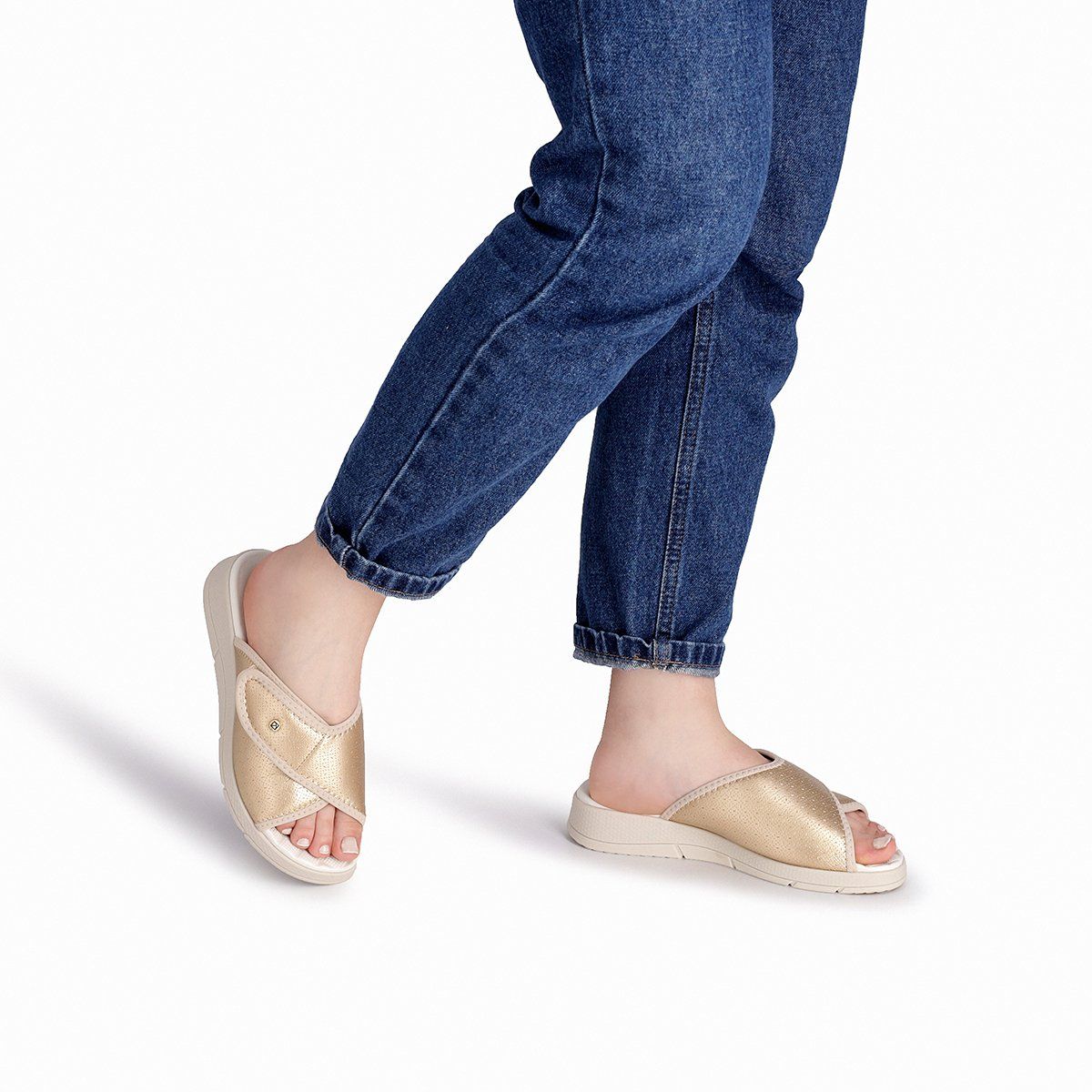 PICCADILLY - Sandalia de Mujer marca PICCADILLY en Color DORADO   SANDSAND57101