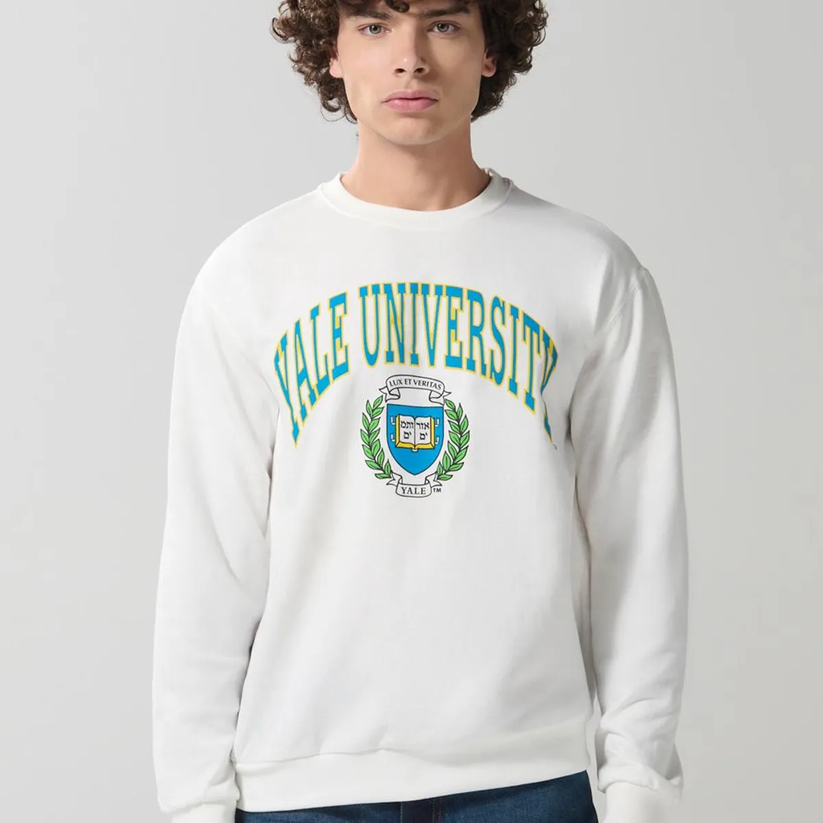 KOAJ - KOAJ Buzo crema claro cuello redondo con arte de Yale Hombre