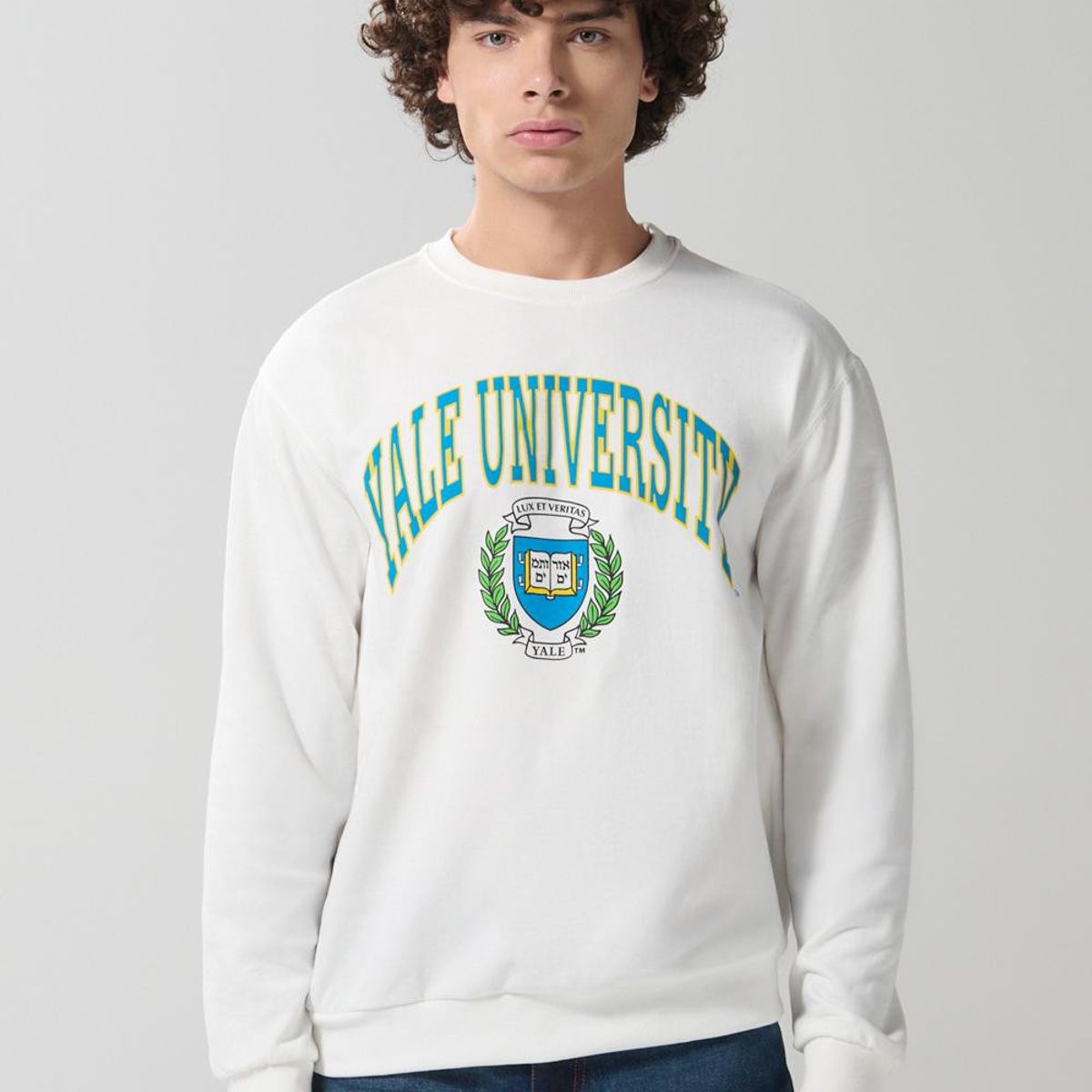 KOAJ - KOAJ Buzo crema claro cuello redondo con arte de Yale Hombre