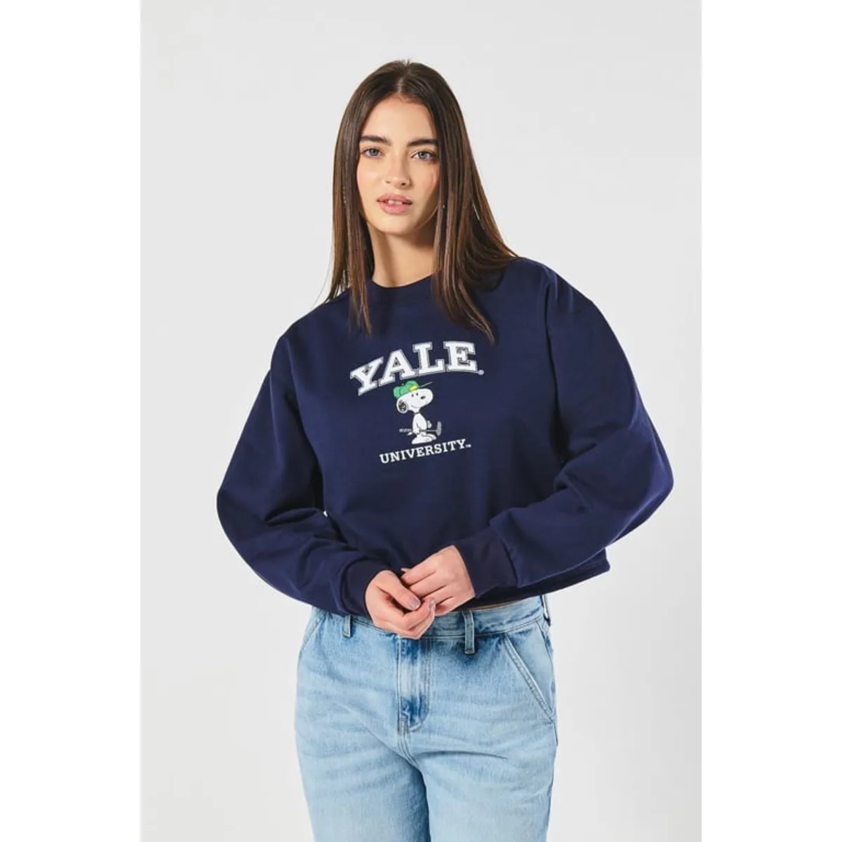 KOAJ - KOAJ Buzo lila crop top con diseño de Snoopy & Yale Mujer