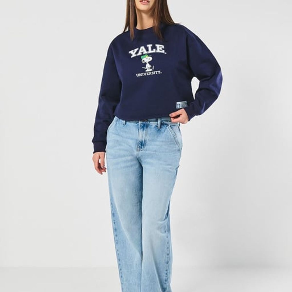 KOAJ - KOAJ Buzo lila crop top con diseño de Snoopy & Yale Mujer