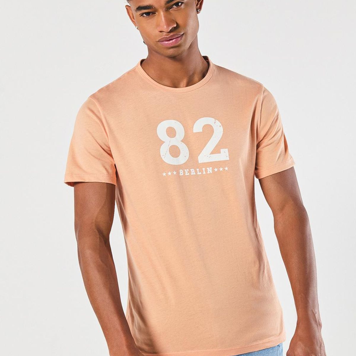 KOAJ - KOAJ Camiseta cuello redondo salmón con arte college numéri Hombre