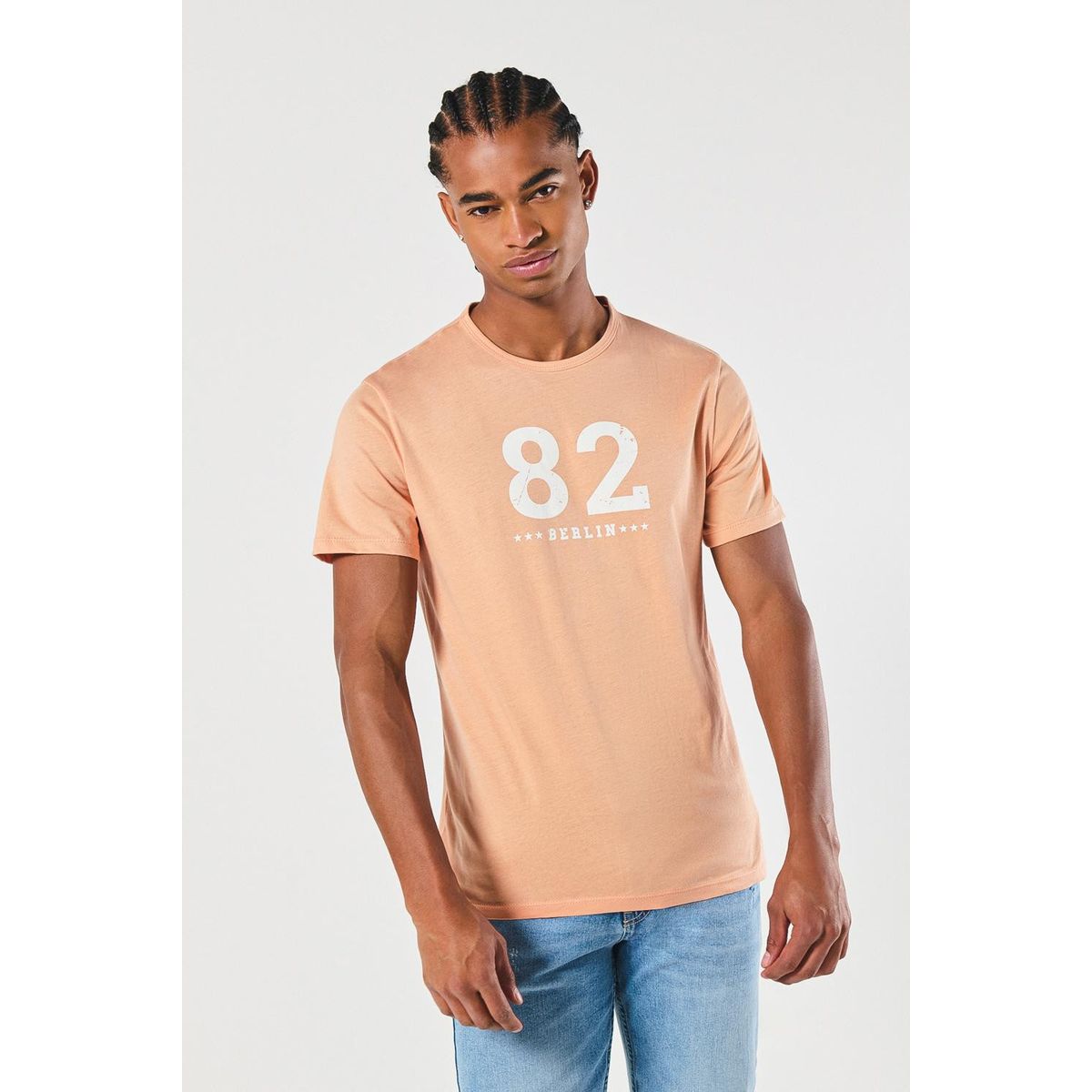 KOAJ - KOAJ Camiseta cuello redondo salmón con arte college numéri Hombre