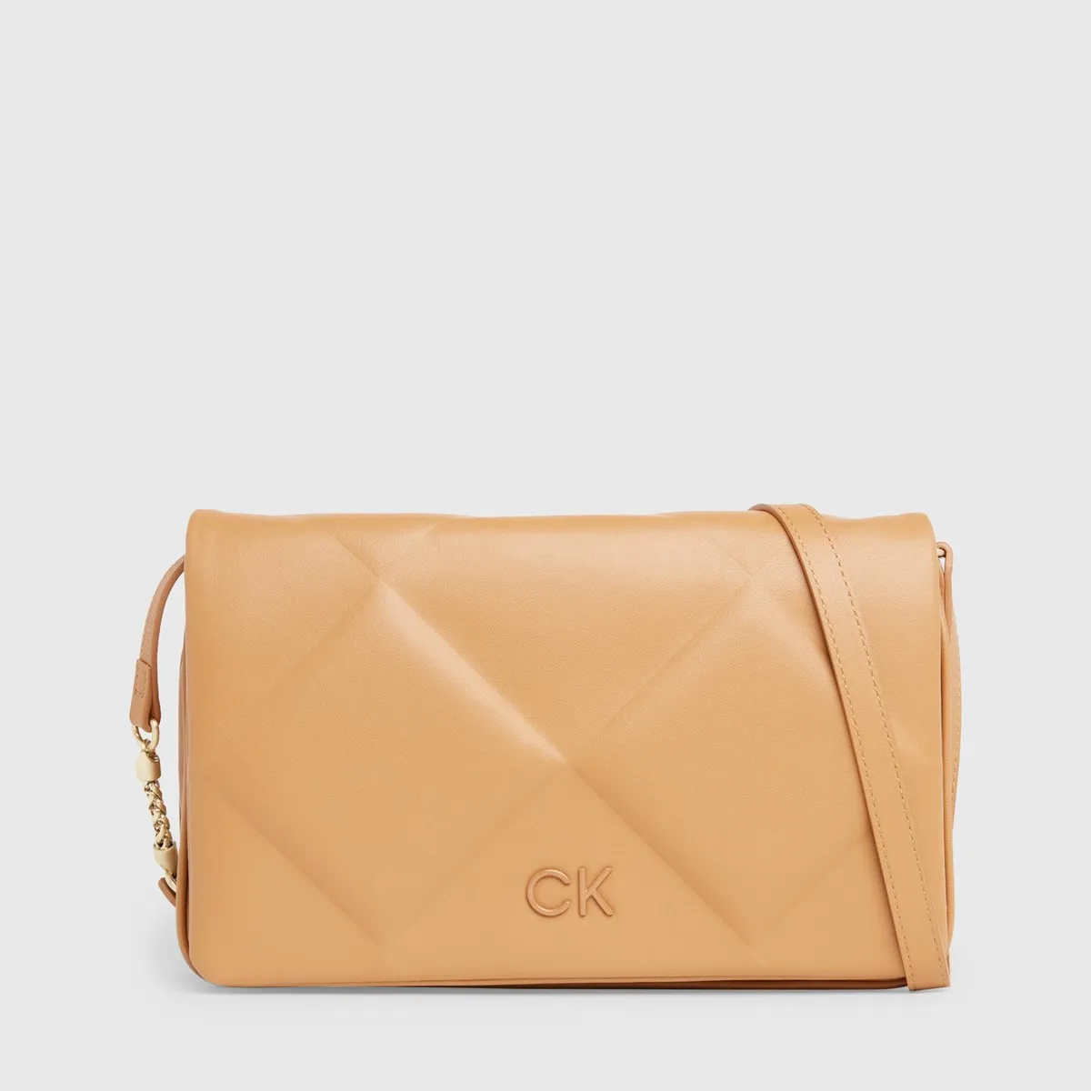 CALVIN KLEIN - Bolso Beige de Hombro Clutch Acolchado Calvin Klein