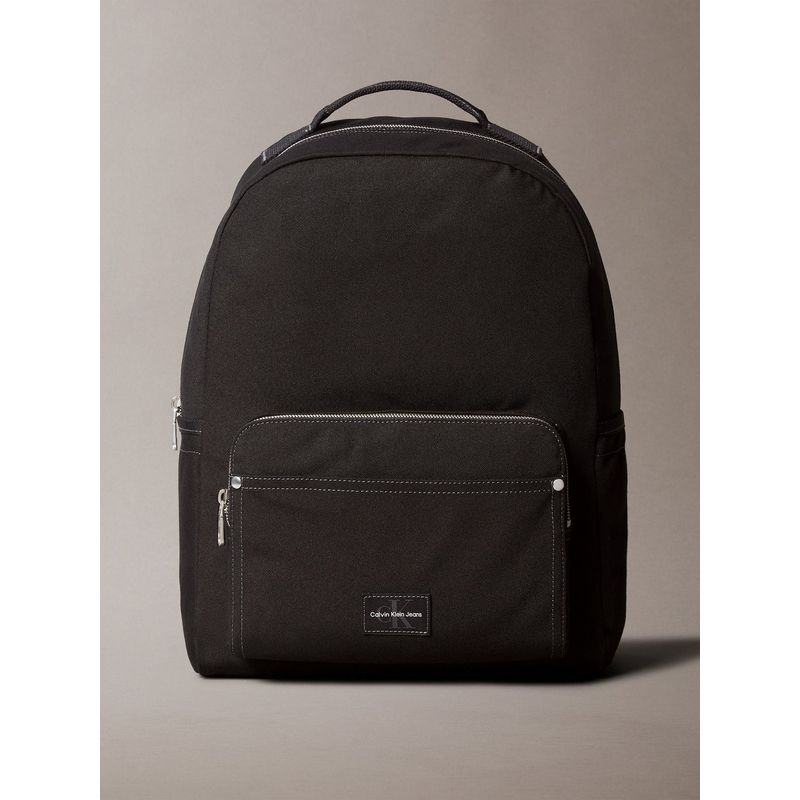 CALVIN KLEIN - Morral negro redondo con etiqueta tejida Calvin Klein