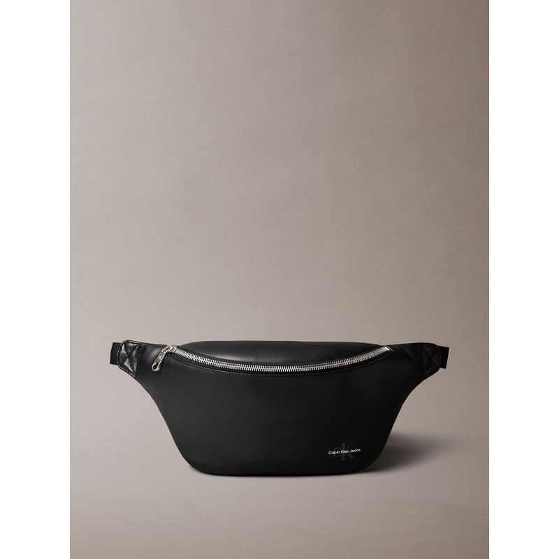CALVIN KLEIN - Canguro negro con monograma grabado Calvin Klein