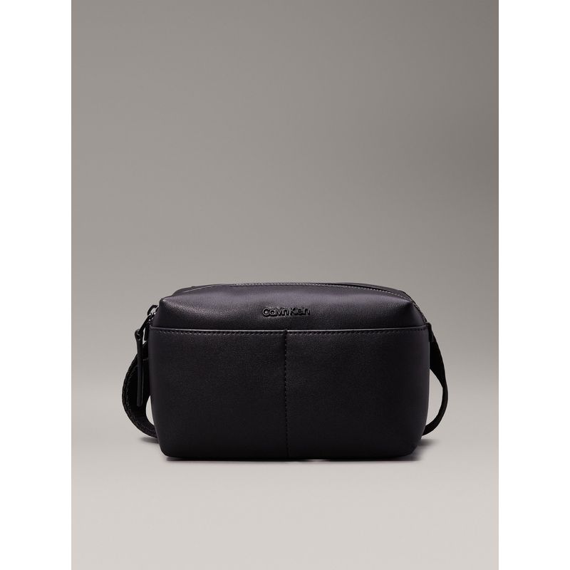 CALVIN KLEIN - Bolso negro cruzado clean essential Calvin Klein