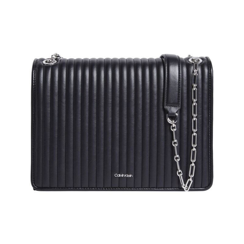 CALVIN KLEIN - Bolso negro con solapa acolchado Calvin Klein