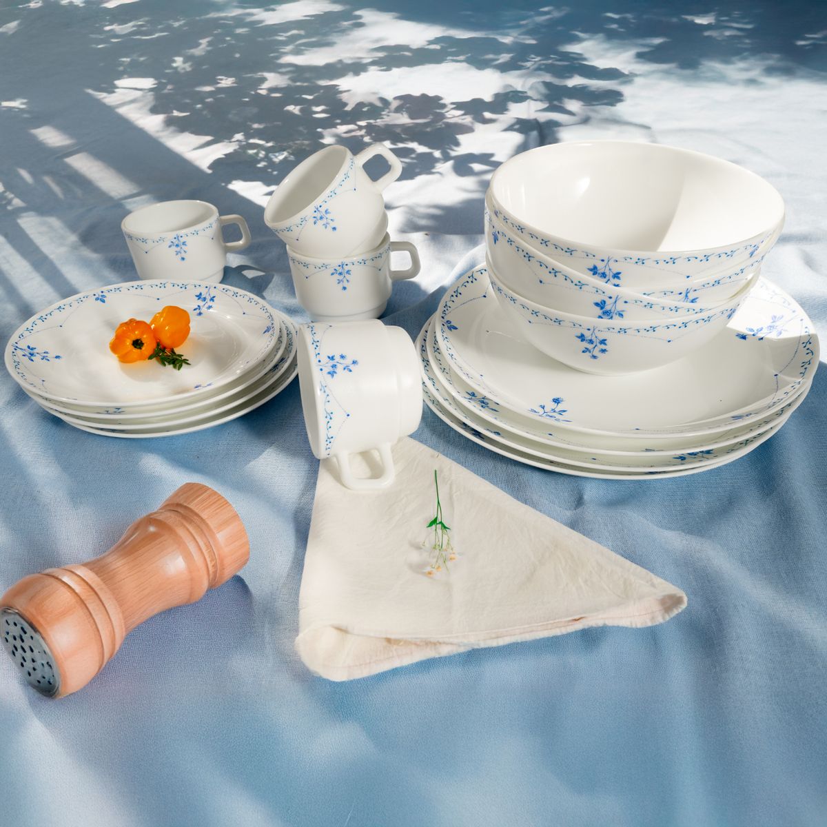 ESSENZA - Vajilla en Vitroceramica Luna Round Blanco Azul 16 Piezas