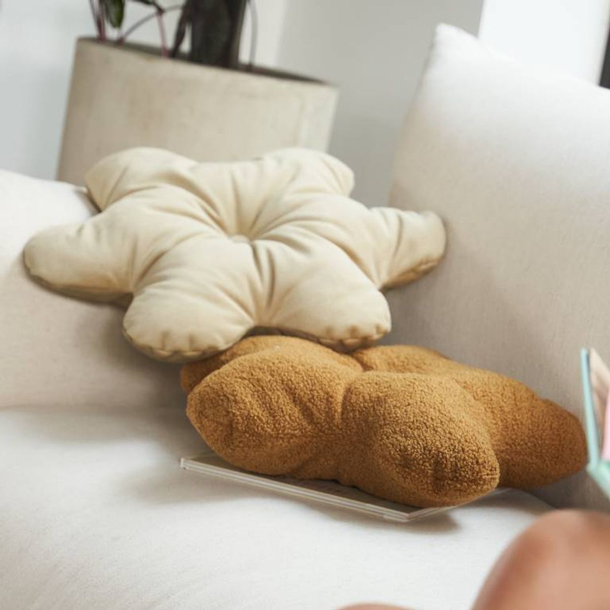 ENMADERA - Almohada flor color crudo