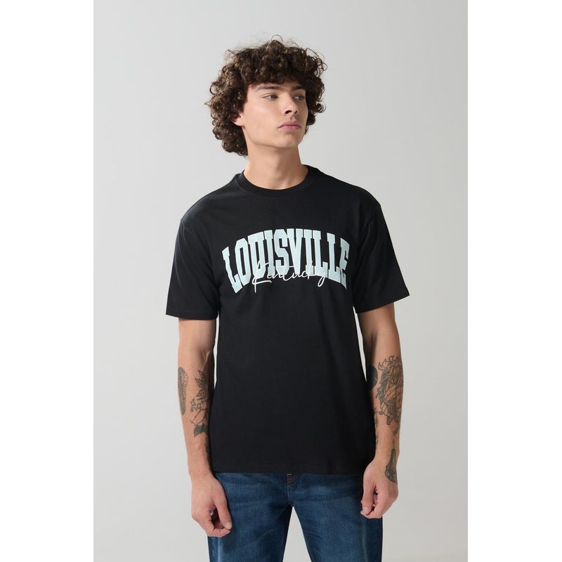 KOAJ - KOAJ Camiseta negra con texto college y cuello redondo HOMBRE