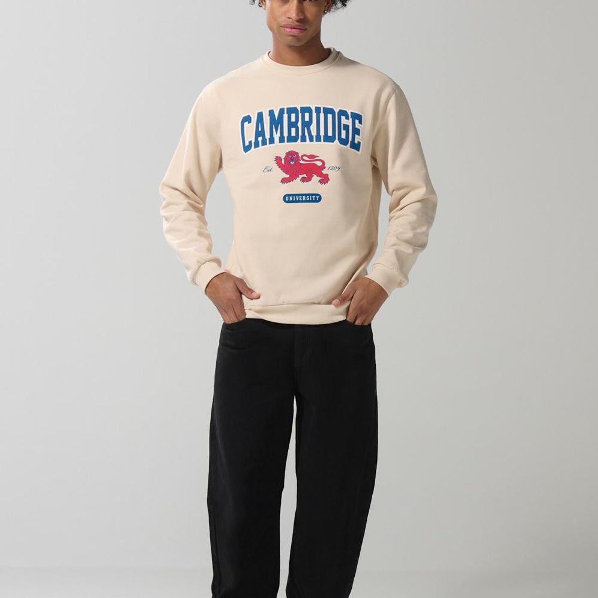 KOAJ - KOAJ Buzo kaki claro cuello redondo con arte de Cambridge Hombre