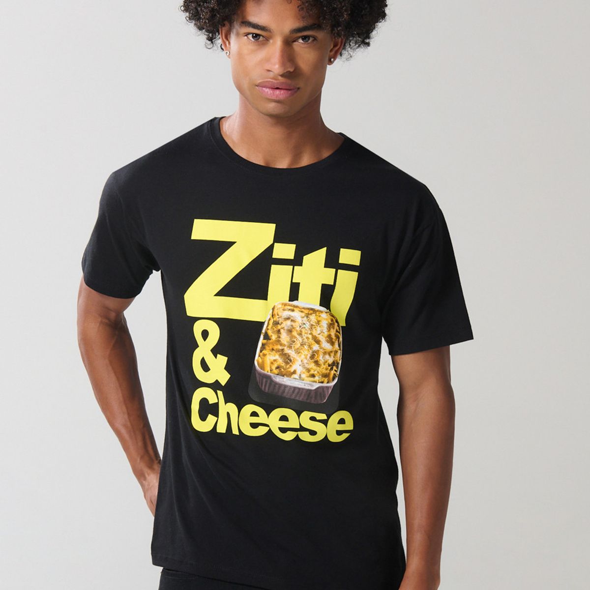 KOAJ - KOAJ Camiseta negra cuello redondo con diseño de comida Hombre