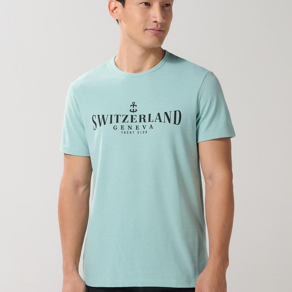 KOAJ - KOAJ Camiseta azul clara manga corta con texto college Hombre