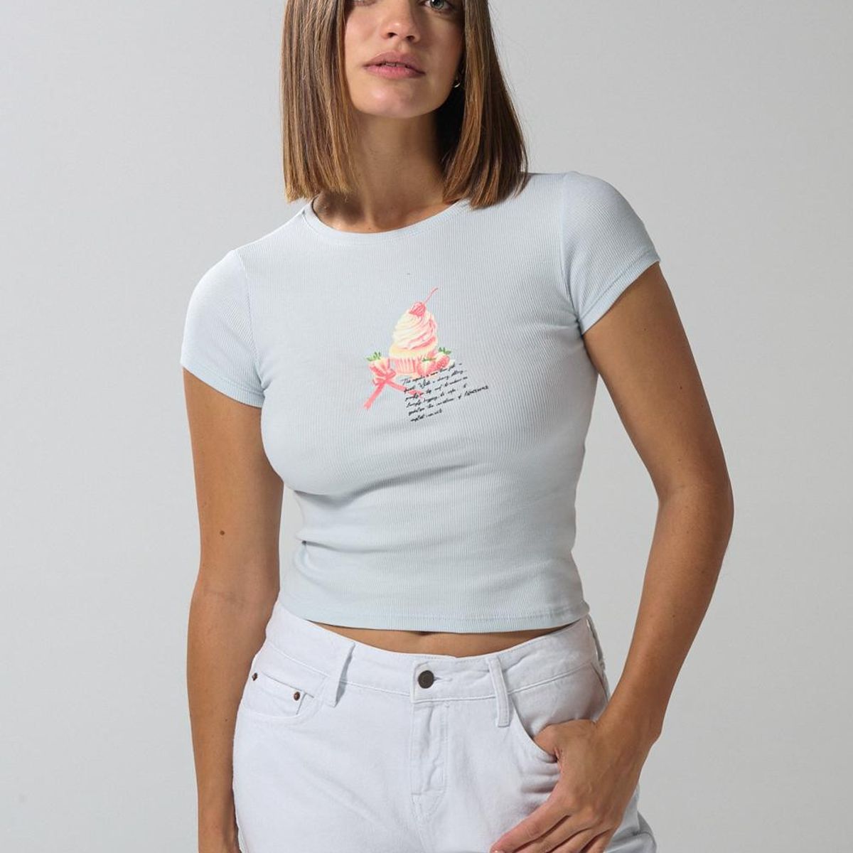 KOAJ - KOAJ Camiseta en rib unicolor manga corta con diseño de comi Mujer