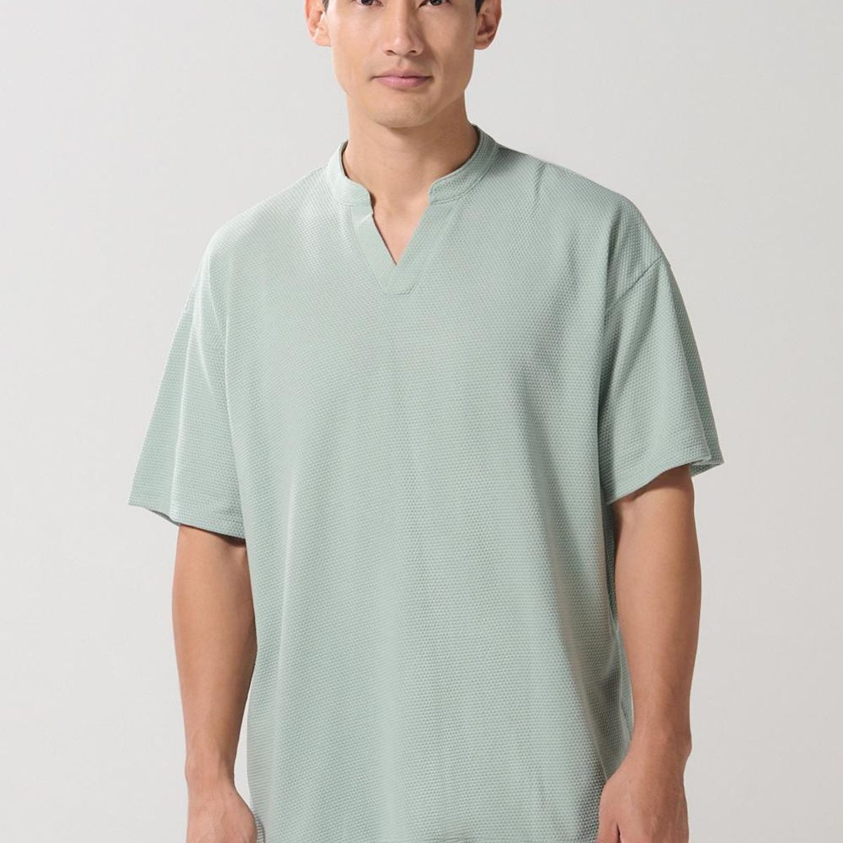 KOAJ - KOAJ Camiseta unicolor oversize con cuello nerú y texturas Hombre