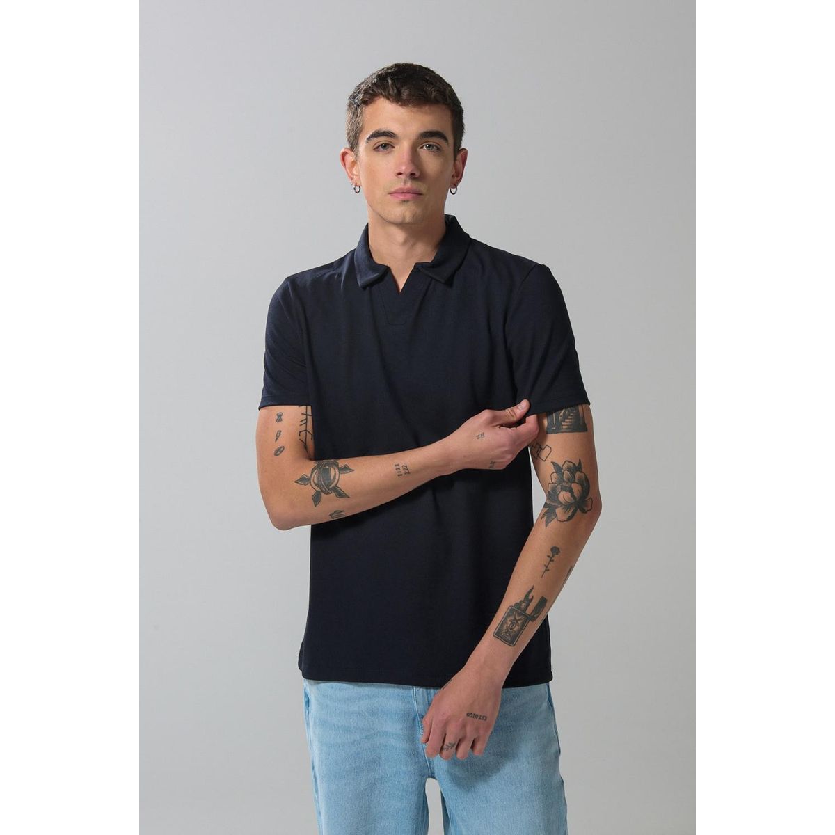 KOAJ - KOAJ Camiseta polo azul intensa con cuello V y manga corta Hombre