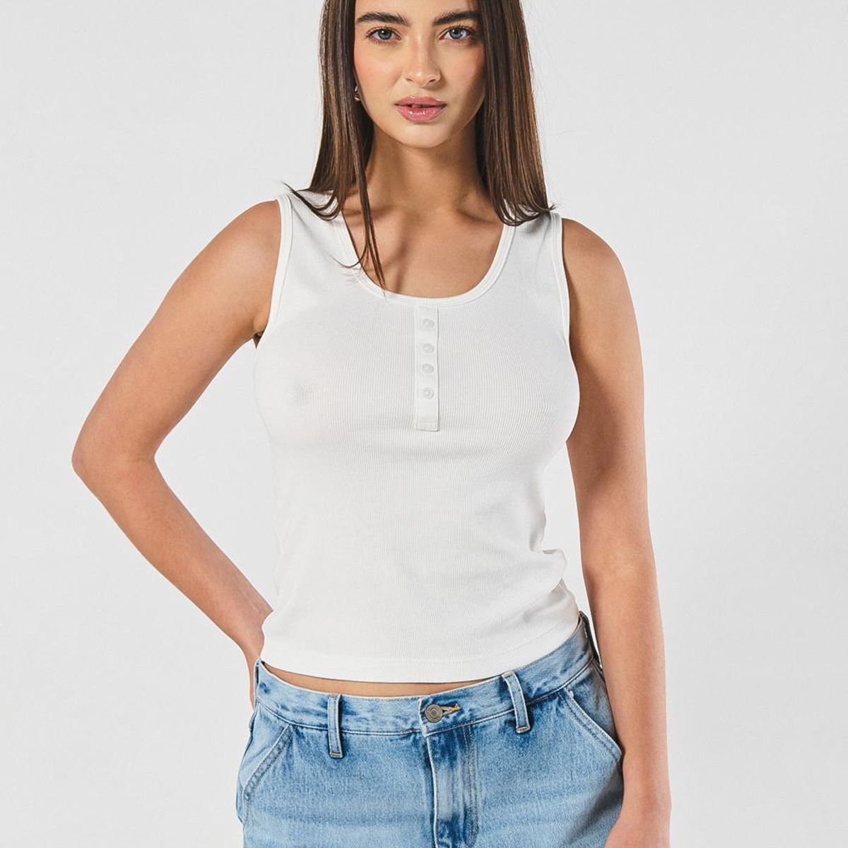 KOAJ - KOAJ Camiseta manga sisa unicolor con botones y texturas de  Mujer