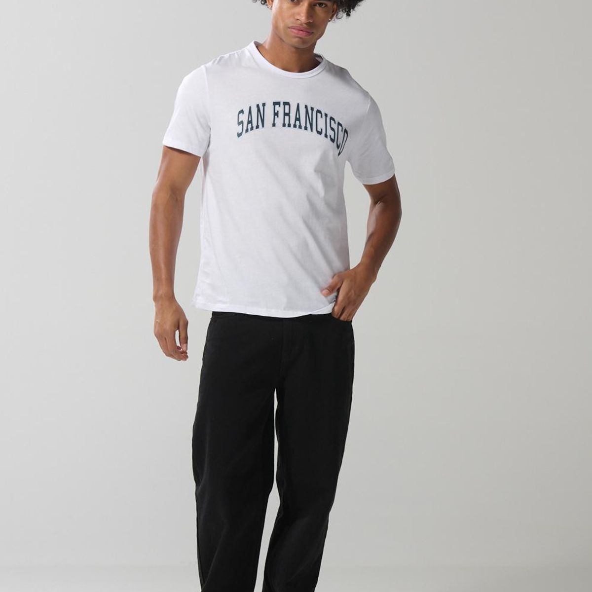 KOAJ - KOAJ Camiseta unicolor cuello redondo con arte college en f Hombre