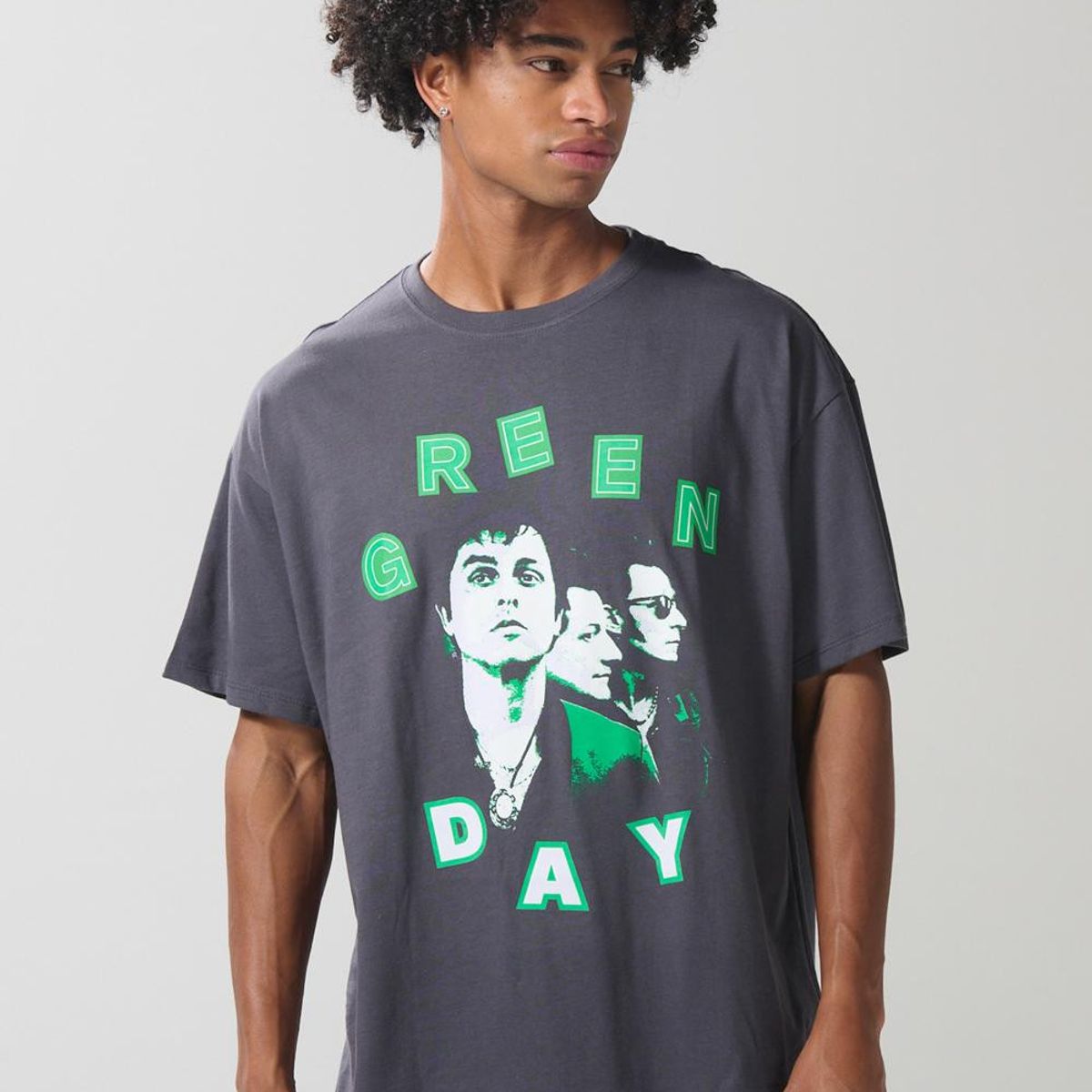 KOAJ - KOAJ Camiseta gris oversize manga corta de Green Day Hombre