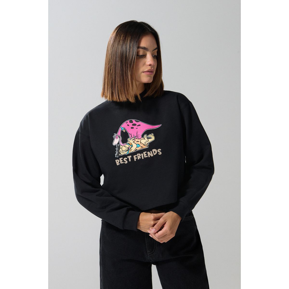 KOAJ - KOAJ Buzo negro crop top con estampado de Los Picapiedra Mujer