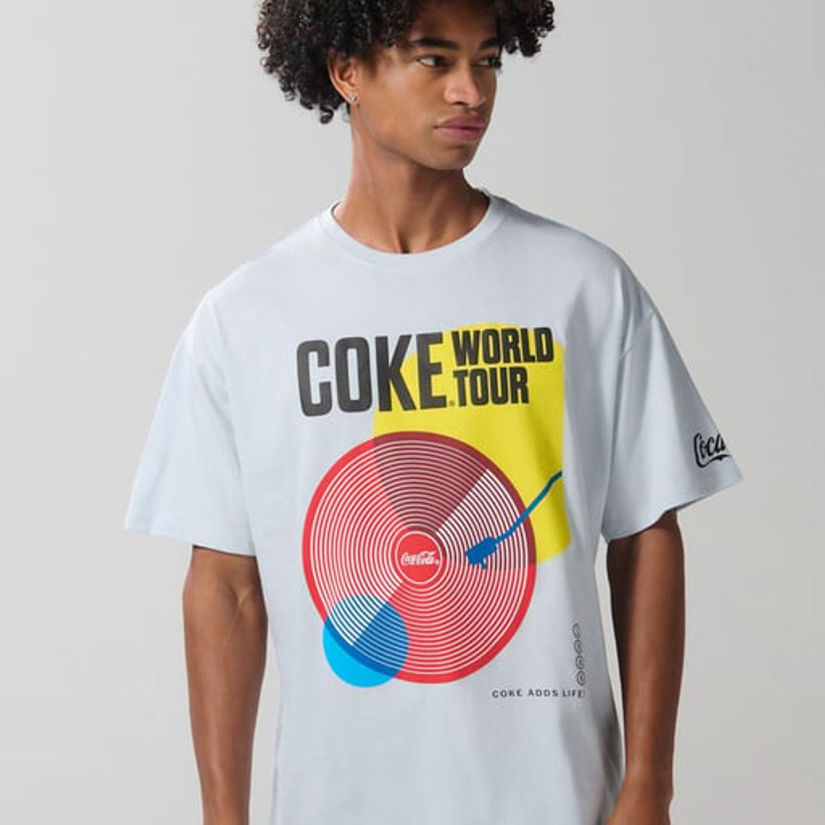 KOAJ - KOAJ Camiseta manga corta con estampado en frente de Coca-Co Hombre