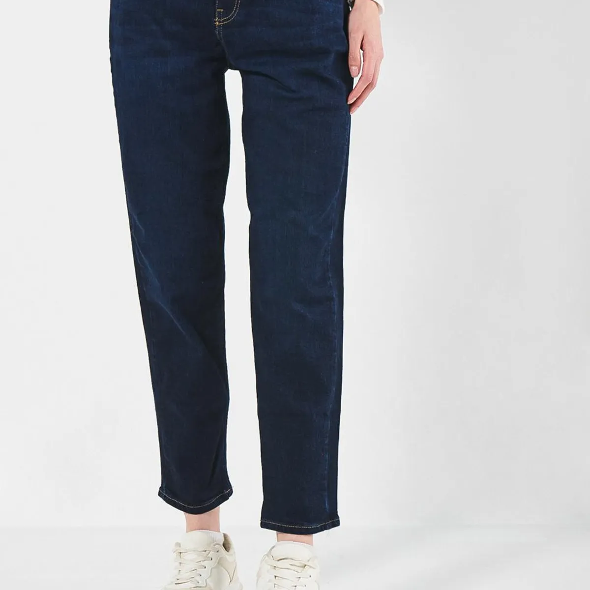 KOAJ - KOAJ Jean mom bota recta azul intenso con tiro súper alto Mujer