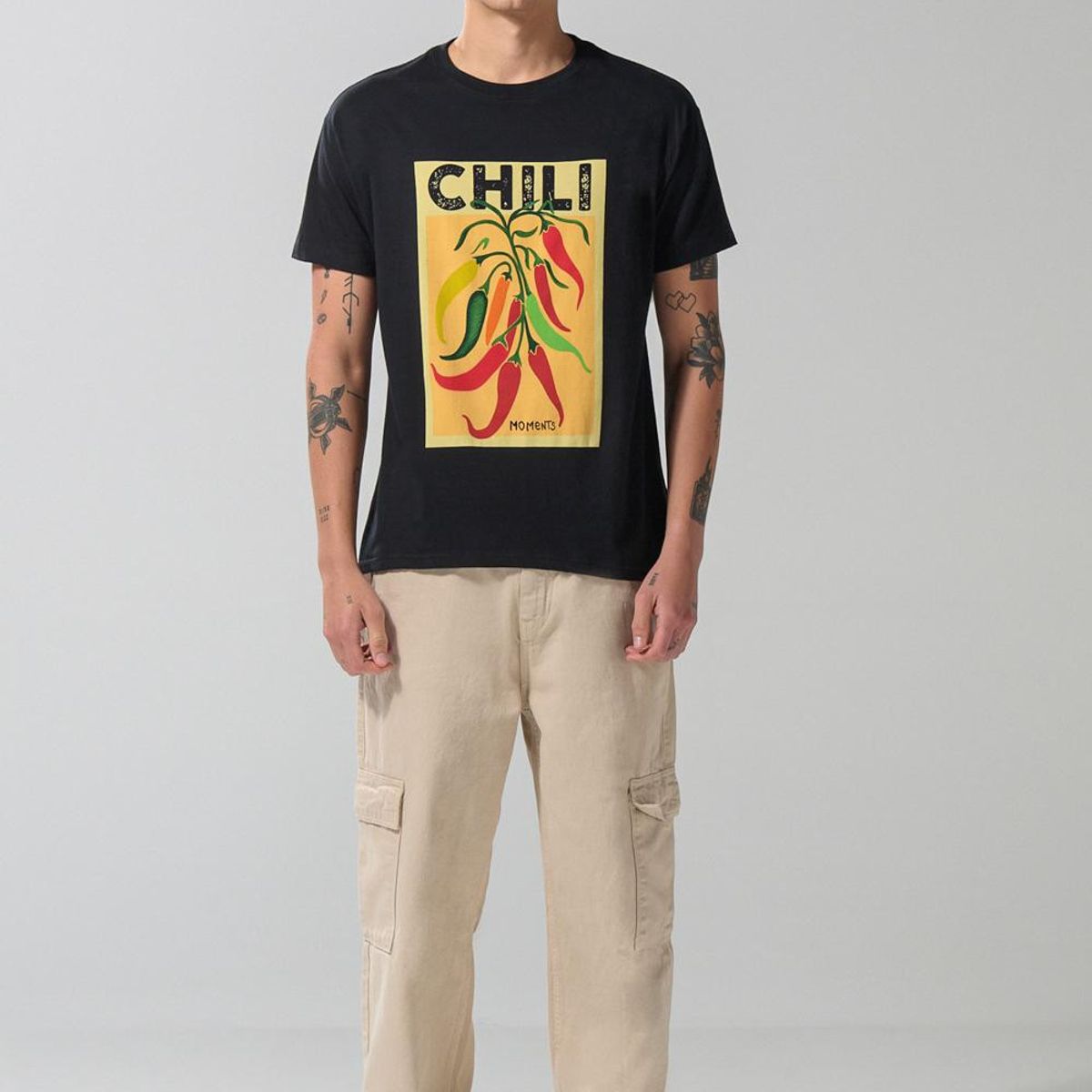KOAJ - KOAJ Camiseta cuello redondo negra con diseño de comida Hombre