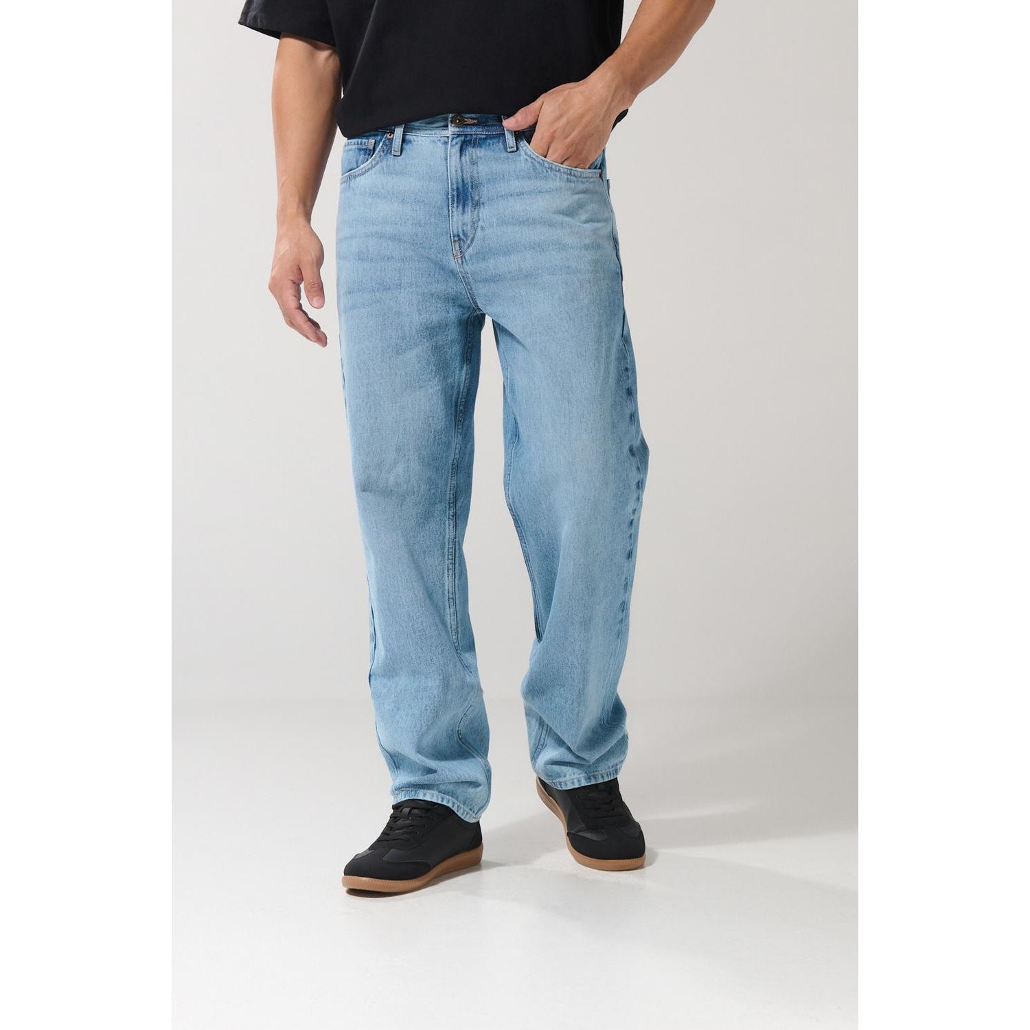 KOAJ Jean azul claro tipo baggy con bota ancha y cintura baj