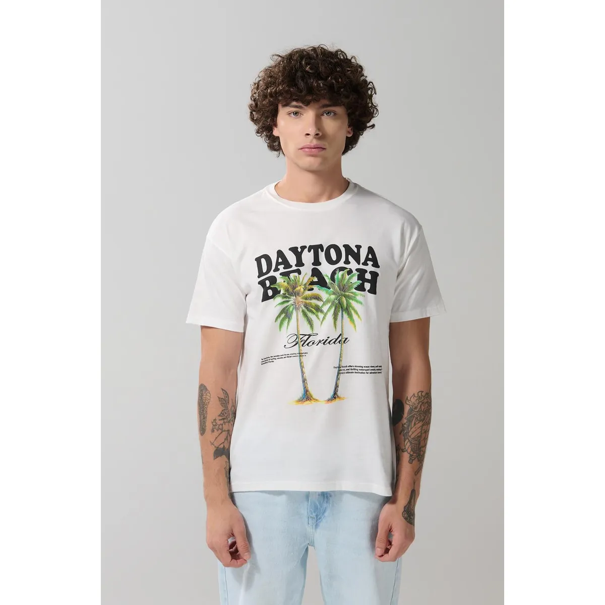 KOAJ - KOAJ Camiseta crema clara manga corta con arte de playa Hombre