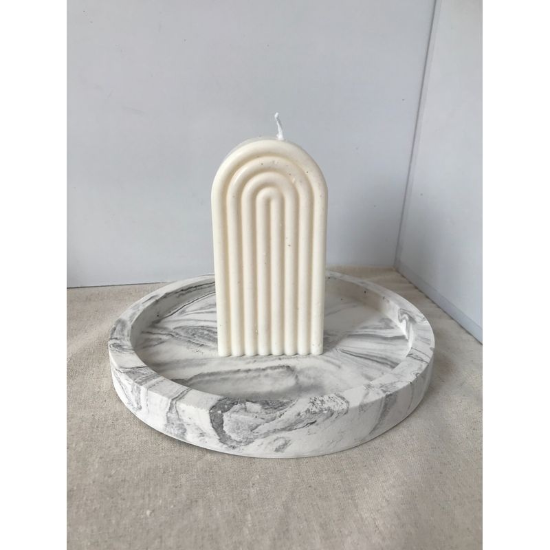 DECORACIONES ALE Y GABI - Vela Aromatica Arco Blanca  Y Base Decorativa Mari 19cms